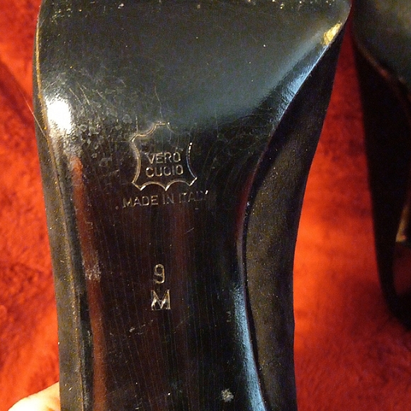 Rossimoda black suede evening shoe with a butterfly on the toe. Made in Italy. - Picture 8 of 8
